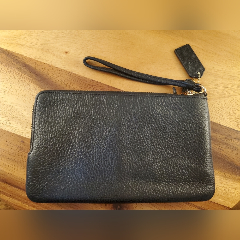 COACH CELL PHONE CLUTCH IN PERFECT LIKE NEW CONDITION! - Picture 3 of 9
